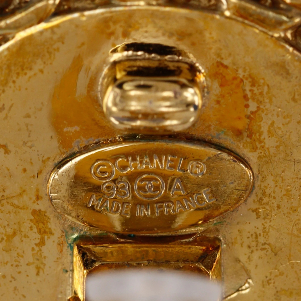 CHANEL Vintage Black Logo Earrings - Picture 15 of 15
